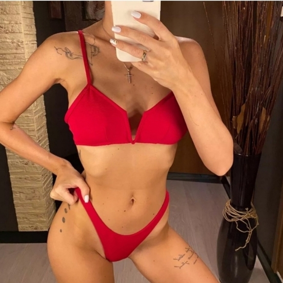 New Red Ribbed V Cut Top with High Cut Legs Bikini Set Size L - Picture 2 of 6